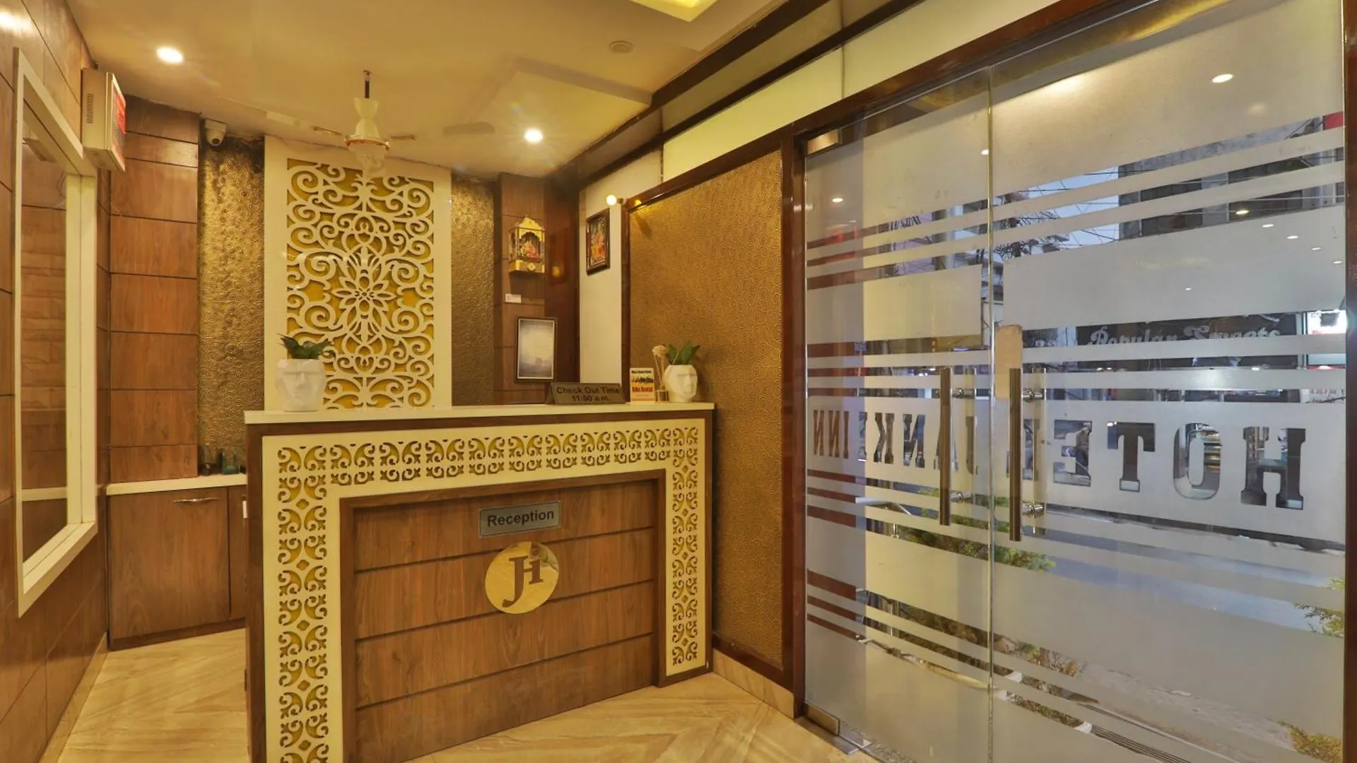 Hotel Luxury Janki Near Vishwanath Temple, #Famiily Choice #Free Wifi #Free Parking #Prime Location 바라나시