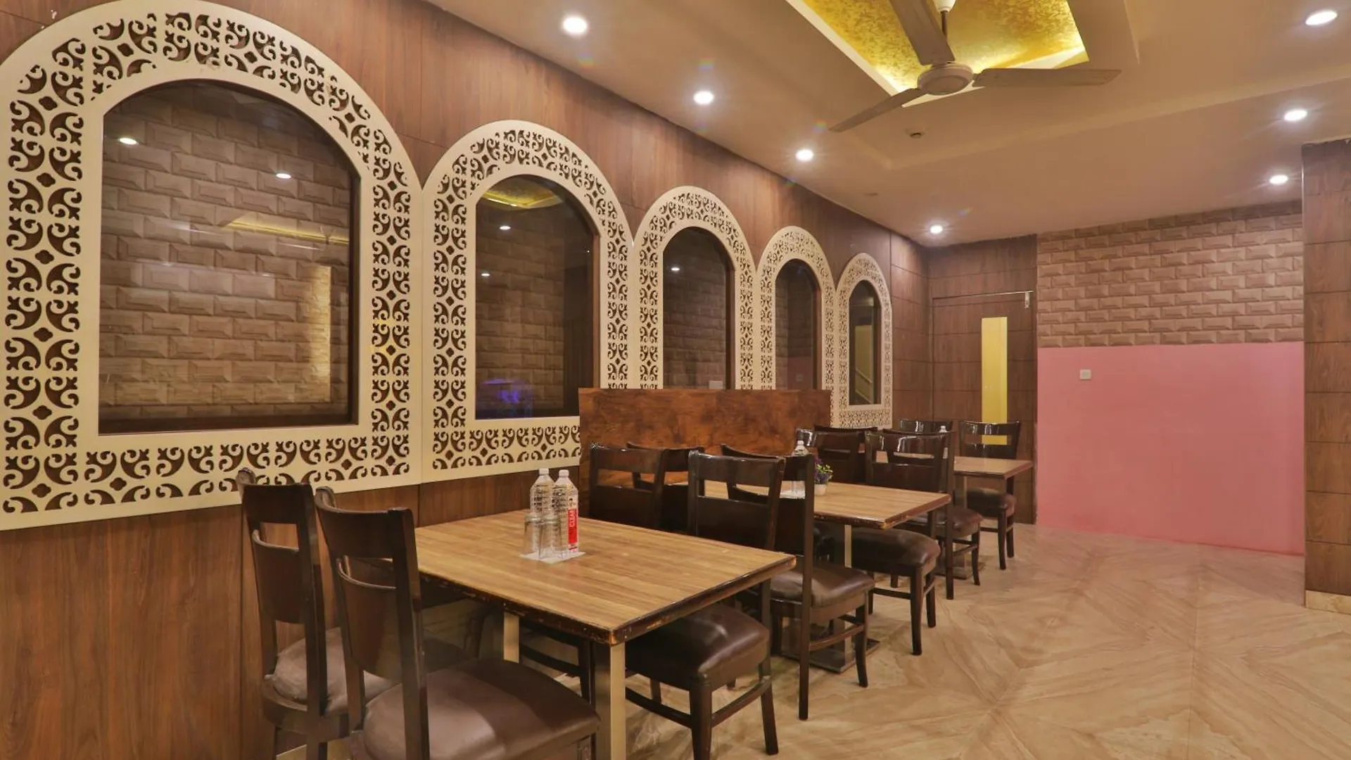 Hotel Luxury Janki Near Vishwanath Temple, #Famiily Choice #Free Wifi #Free Parking #Prime Location 바라나시
