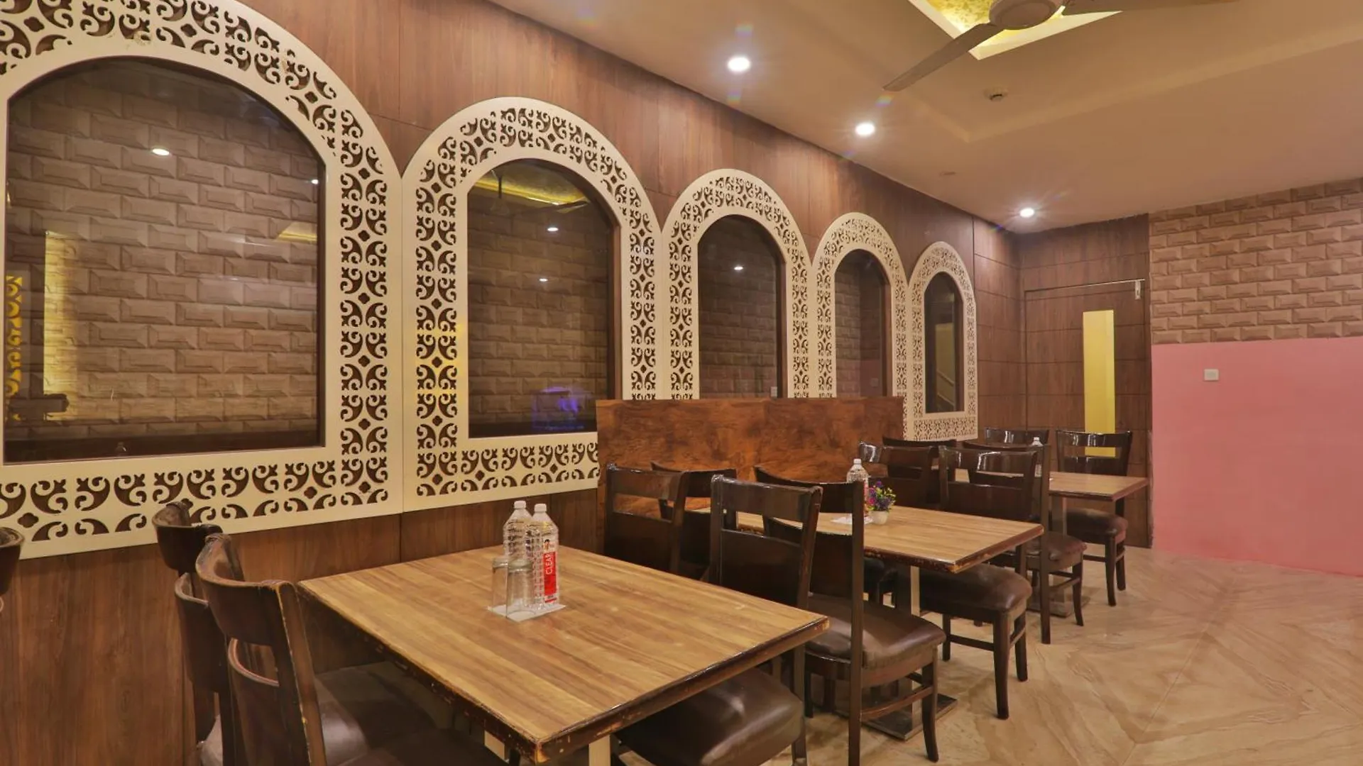 ***  Hotel Luxury Janki Near Vishwanath Temple, #Famiily Choice #Free Wifi #Free Parking #Prime Location 바라나시 인도