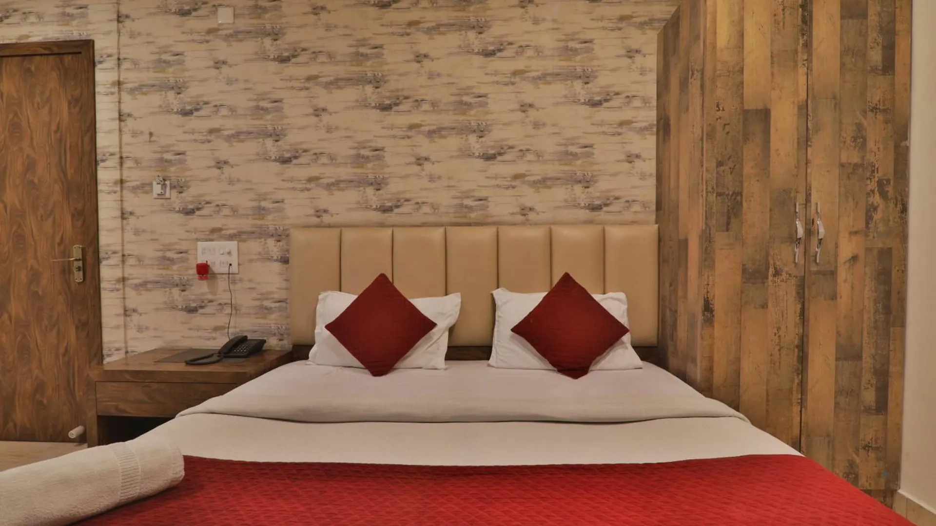Hotel Luxury Janki Near Vishwanath Temple, #Famiily Choice #Free Wifi #Free Parking #Prime Location 바라나시