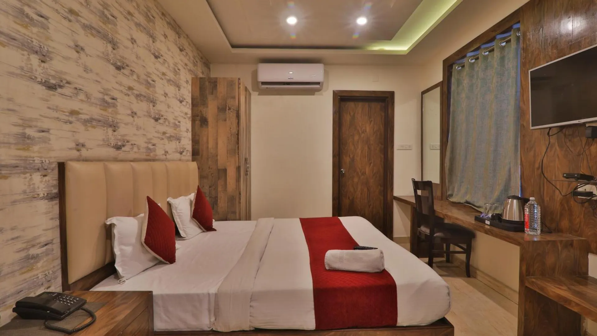 Hotel Luxury Janki Near Vishwanath Temple, #Famiily Choice #Free Wifi #Free Parking #Prime Location 바라나시