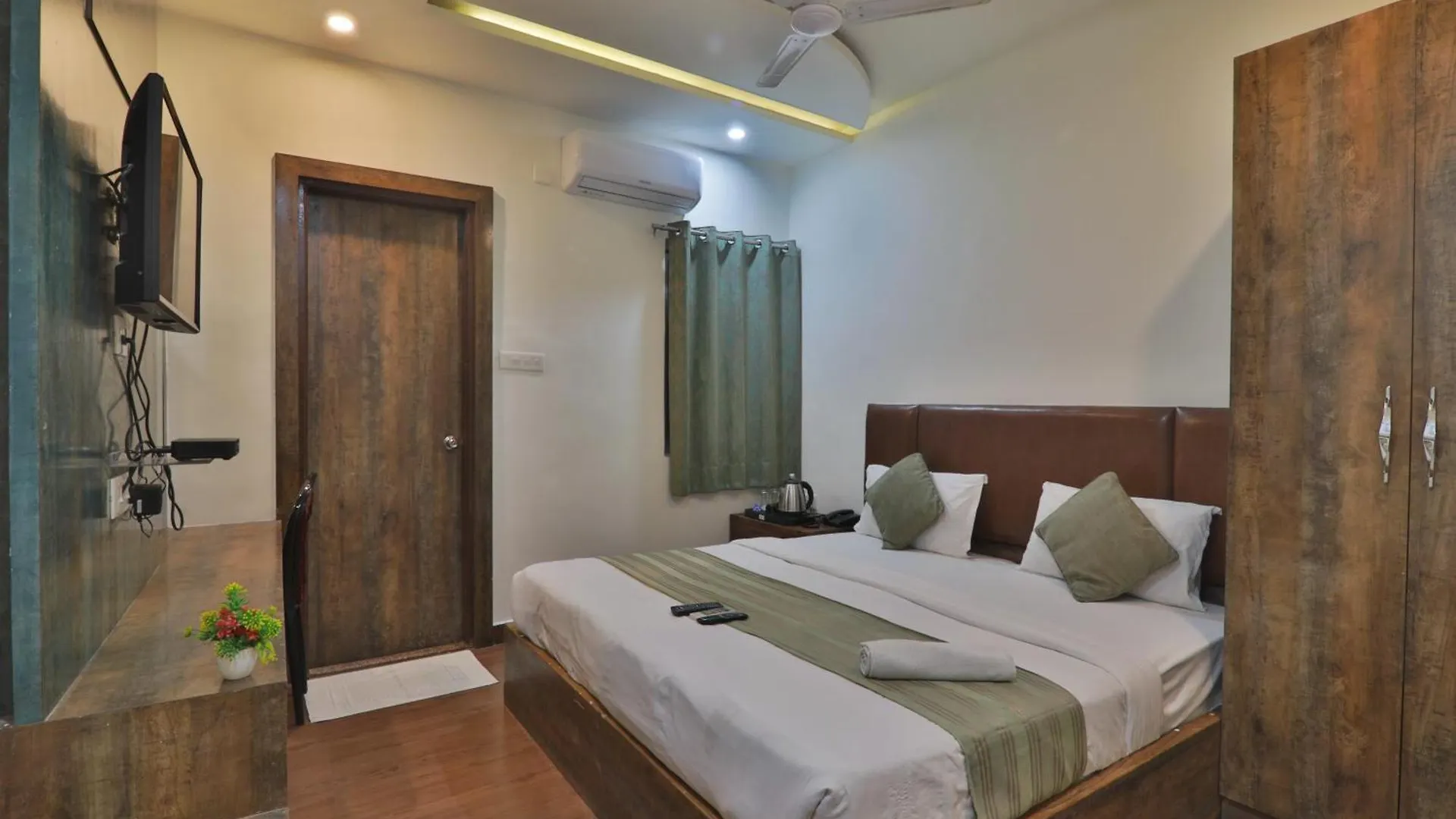 ***  Hotel Luxury Janki Near Vishwanath Temple, #Famiily Choice #Free Wifi #Free Parking #Prime Location 바라나시 인도