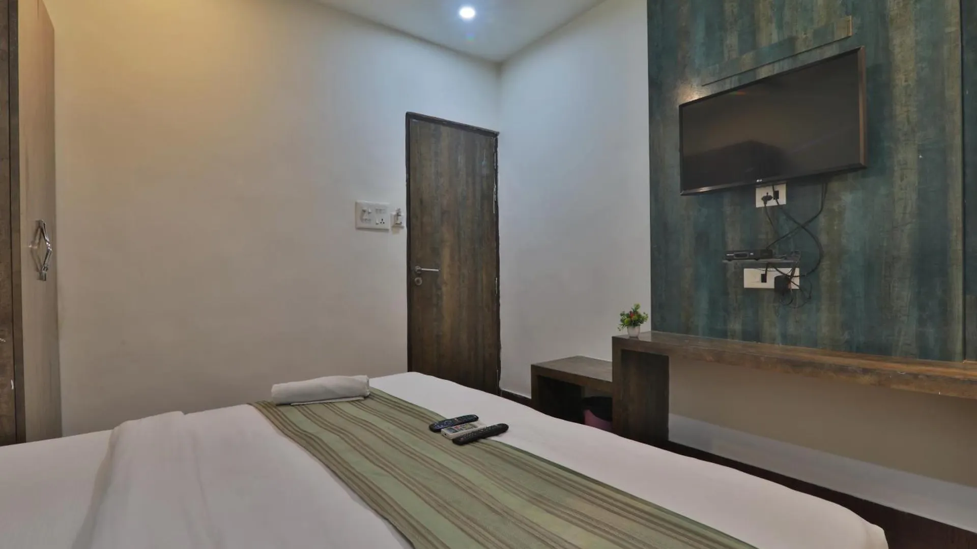 Hotel Luxury Janki Near Vishwanath Temple, #Famiily Choice #Free Wifi #Free Parking #Prime Location 바라나시 3*,  인도