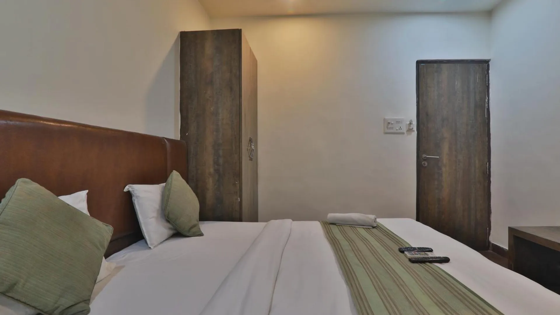 Hotel Luxury Janki Near Vishwanath Temple, #Famiily Choice #Free Wifi #Free Parking #Prime Location 바라나시
