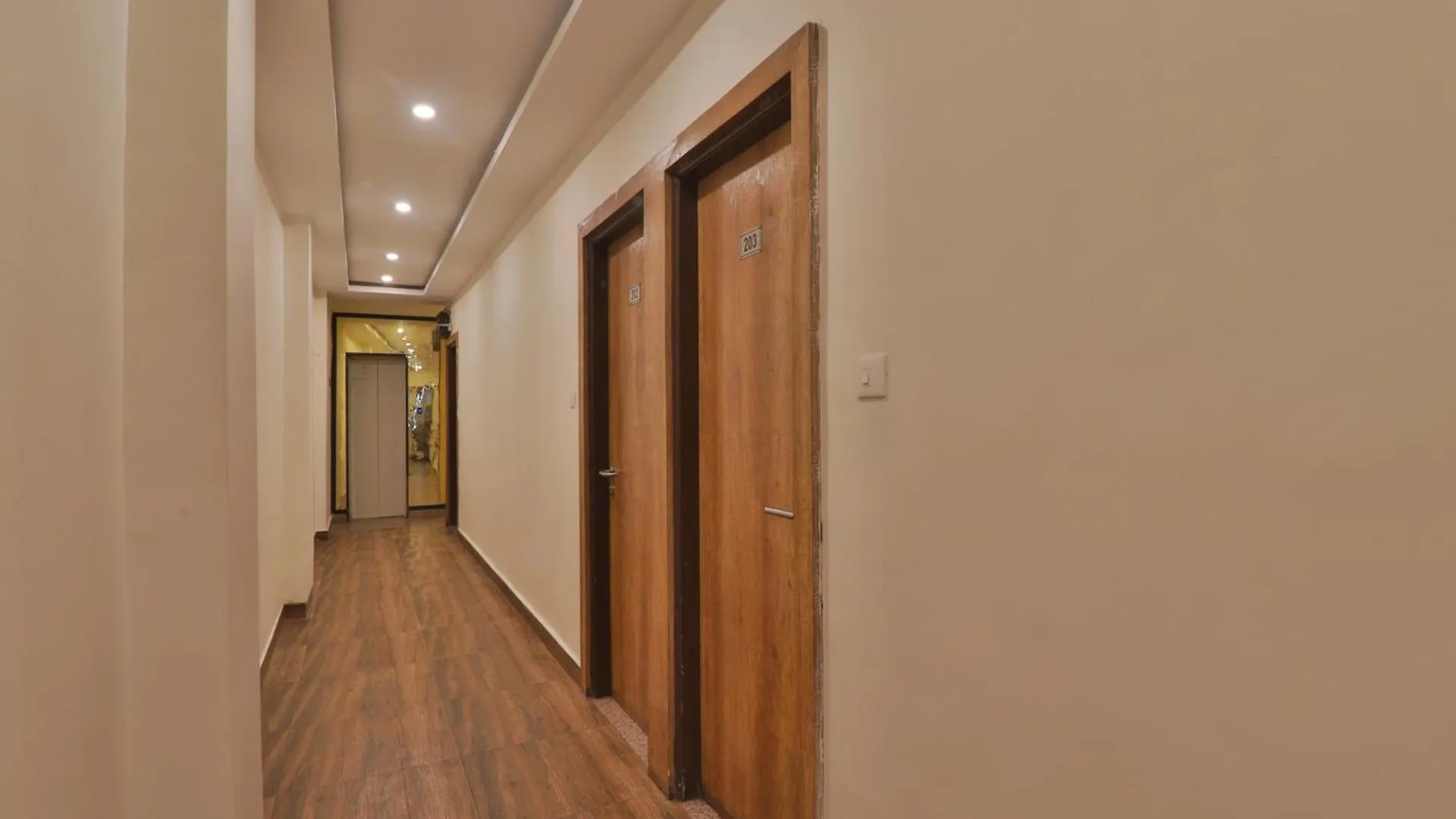 Hotel Luxury Janki Near Vishwanath Temple, #Famiily Choice #Free Wifi #Free Parking #Prime Location 바라나시