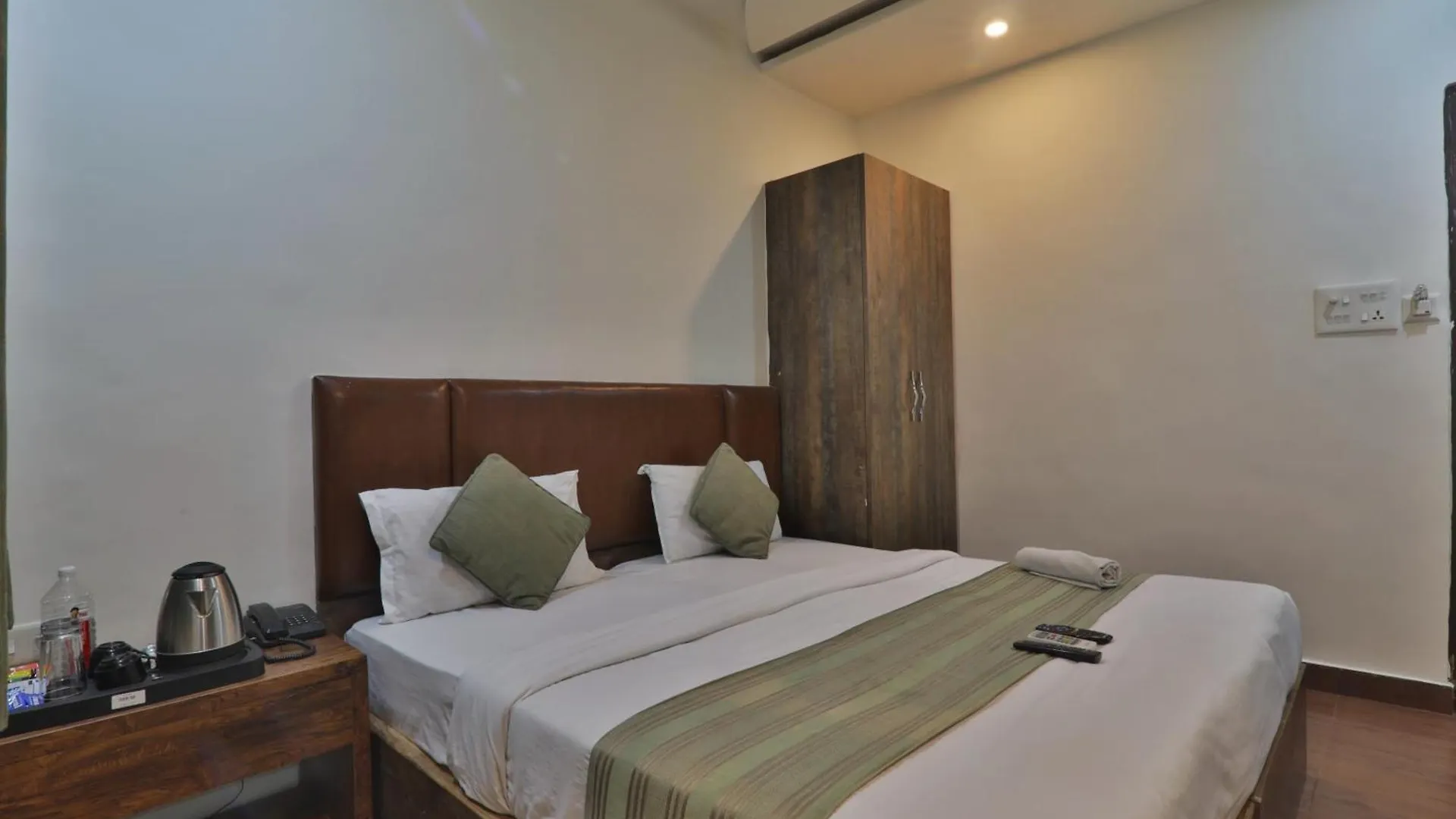 Hotel Luxury Janki Near Vishwanath Temple, #Famiily Choice #Free Wifi #Free Parking #Prime Location 바라나시