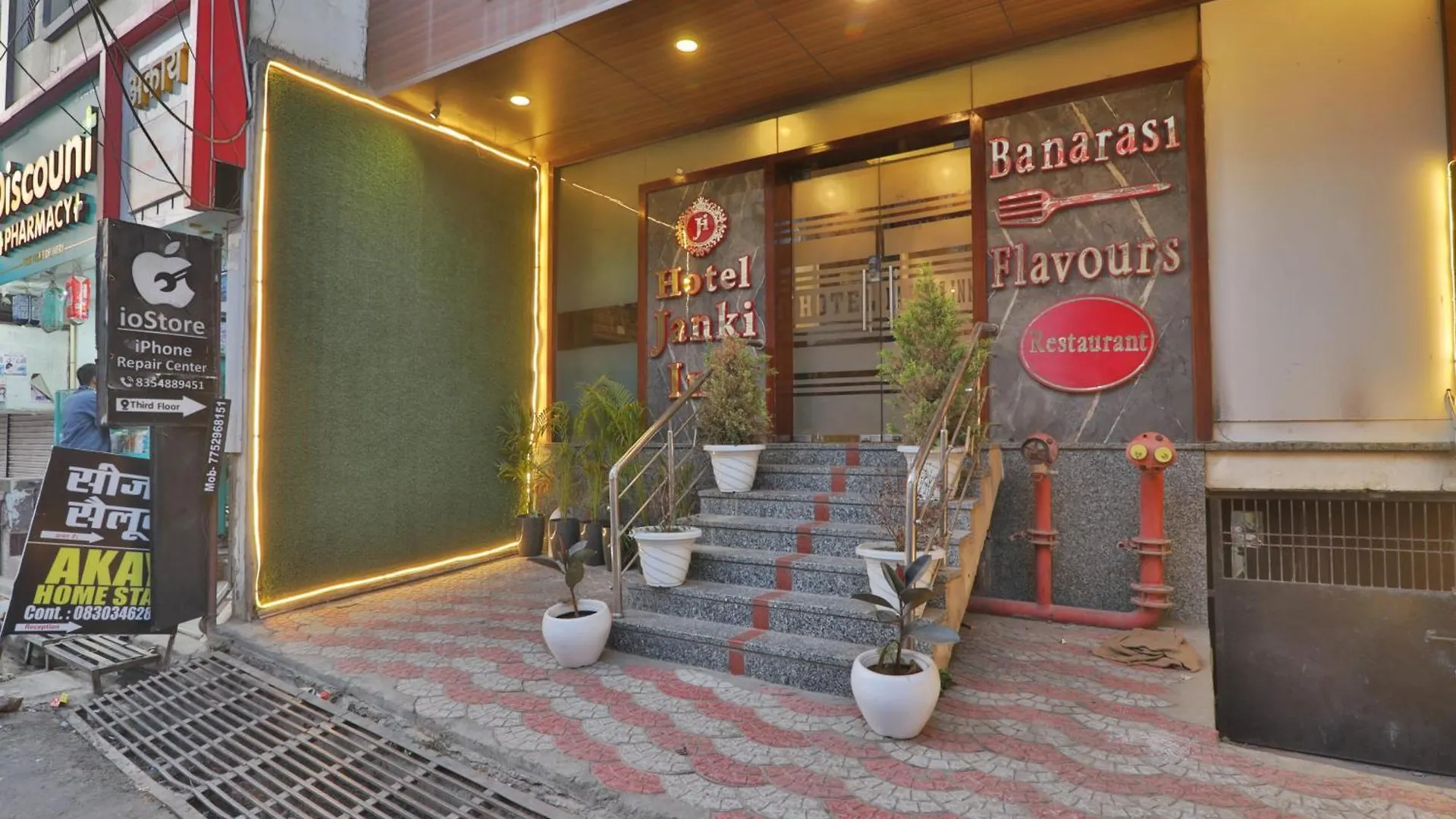 Hotel Luxury Janki Near Vishwanath Temple, #Famiily Choice #Free Wifi #Free Parking #Prime Location 바라나시